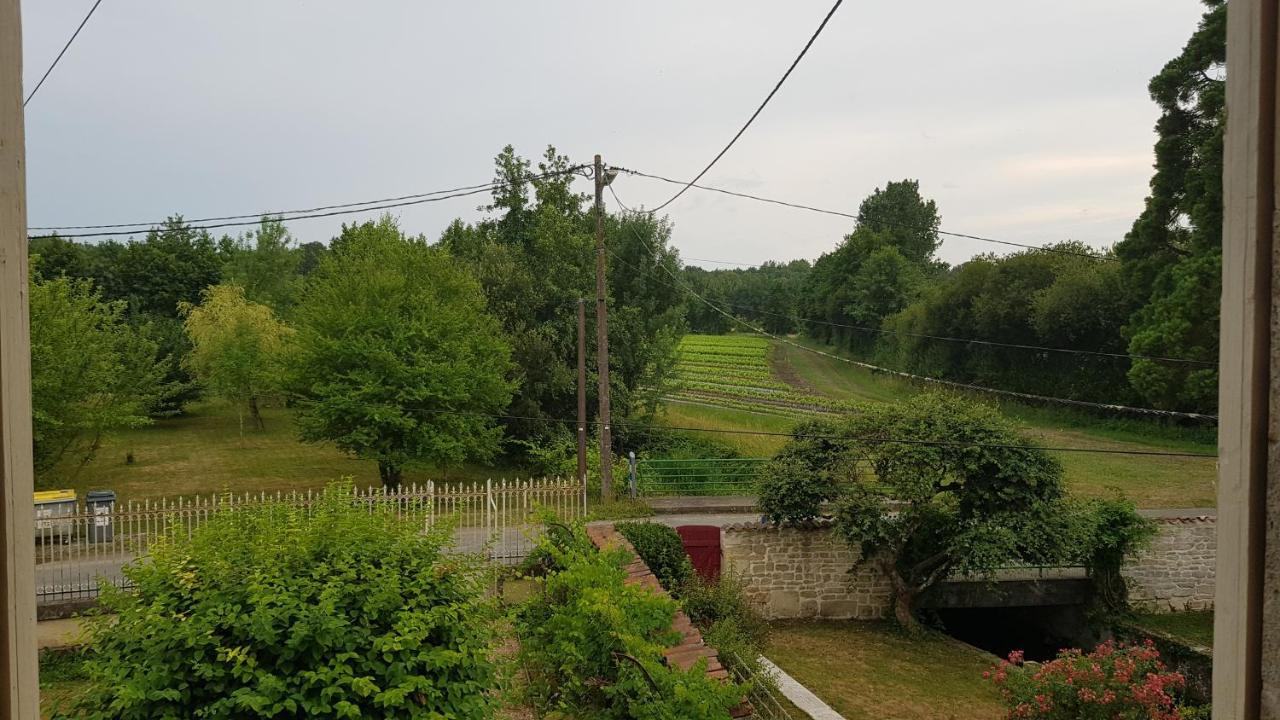 Bed and Breakfast Les Cygnes Noirs Aujac  Экстерьер фото